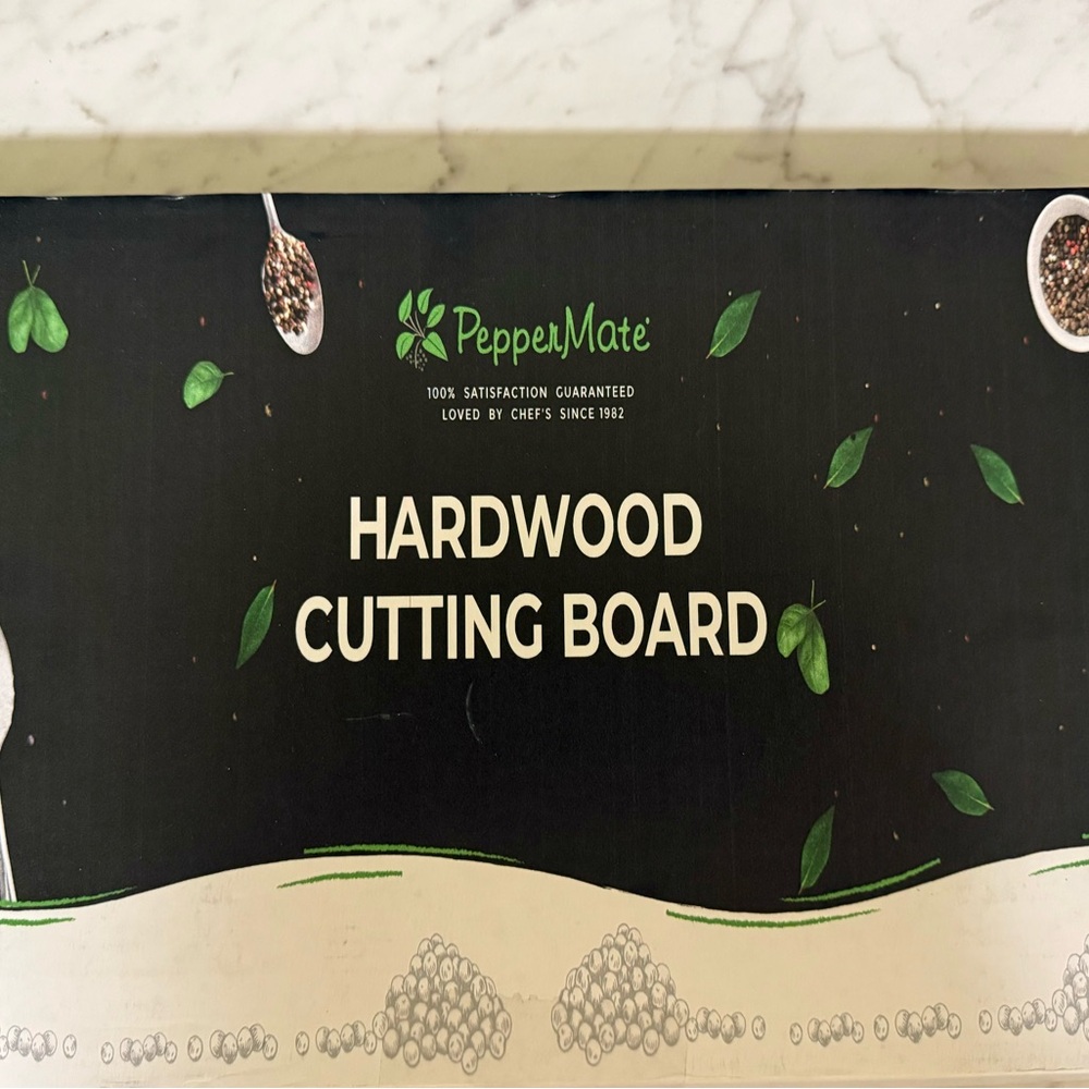 PepperMate Cutting Board & Lodge Silicone Holders NWT